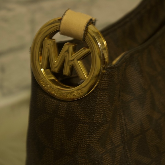 Michael Kors Fulton Messenger - Picture 9 of 16